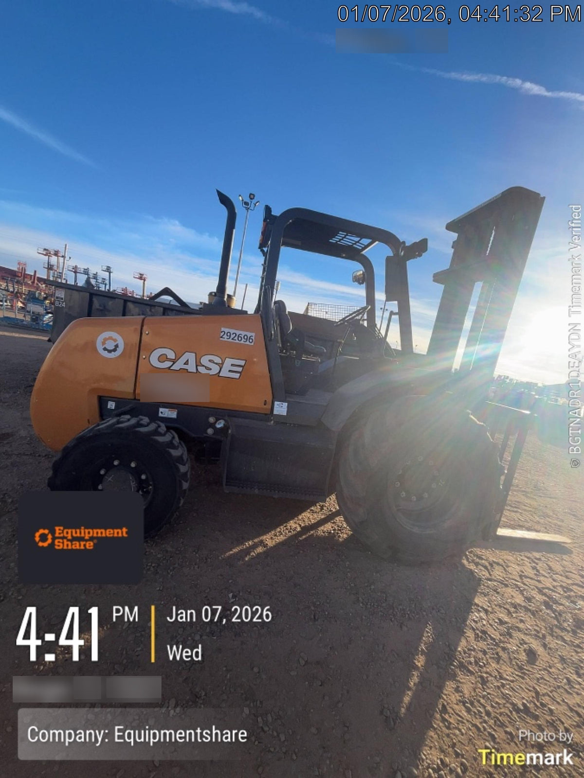 2023 CASE 588H