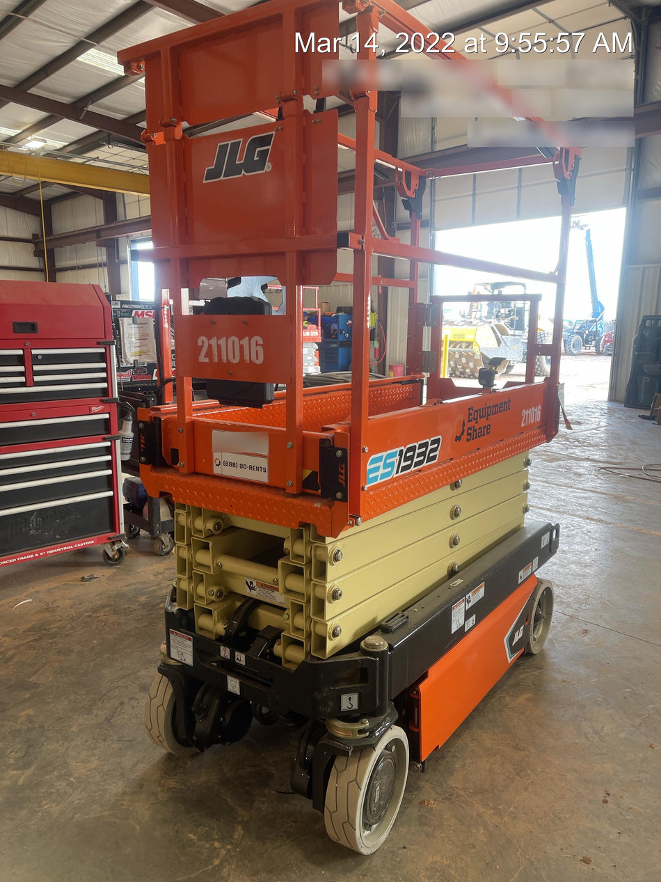 2022 JLG ES1932