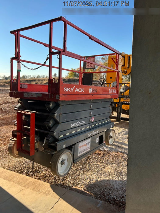 2016 Skyjack SJIII-4632 32' Electric Scissor Lift, Wide Deck