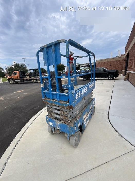 2019 Genie GS-1930 Fixed Rails with Chain Entry