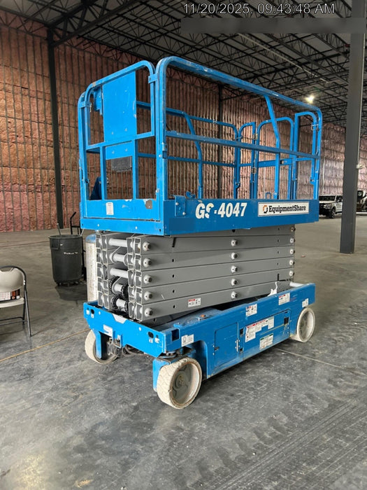 2019 Genie GS-4047 Folding rails with half height swing gate