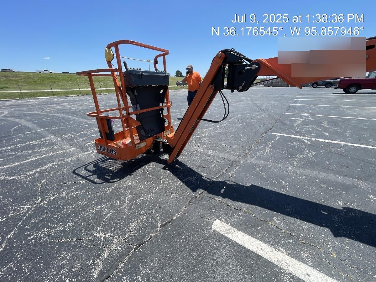 2018 JLG E400AJP