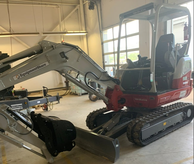 2022 TAKEUCHI TB235-2R