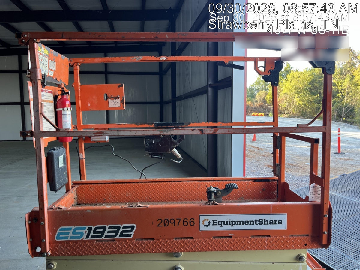 2022 JLG ES1932