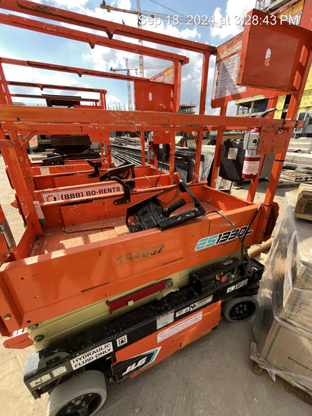 2021 JLG ES1330L