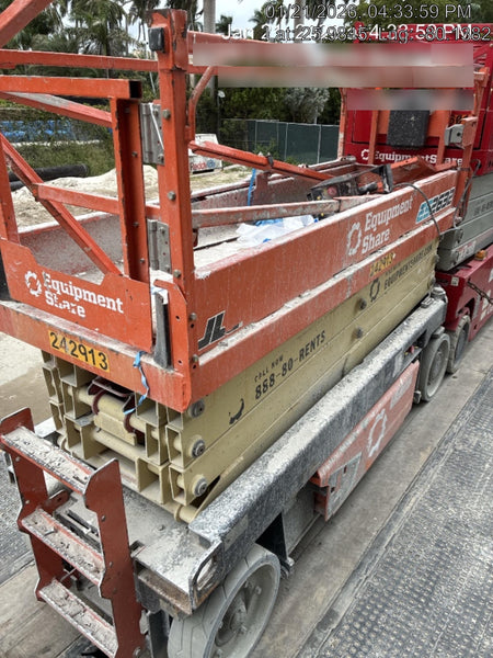 2022 JLG ES2632