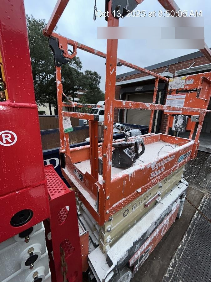 2023 JLG ES1932