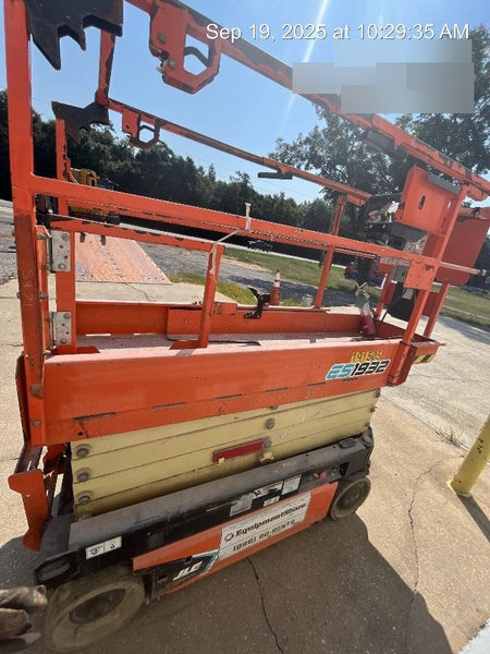2021 JLG ES1932