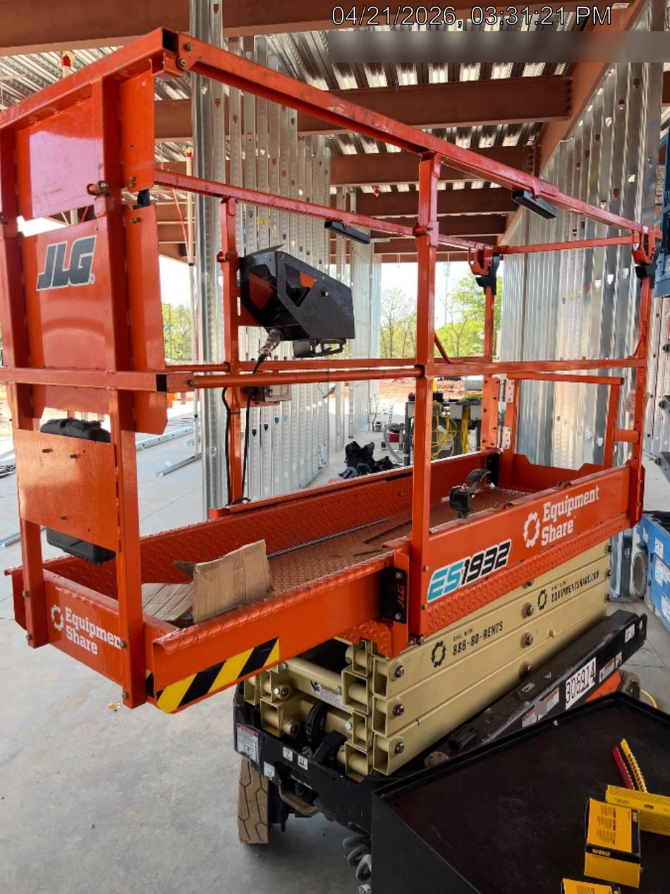 2023 JLG ES1932