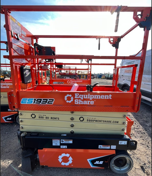 2023 JLG ES1932