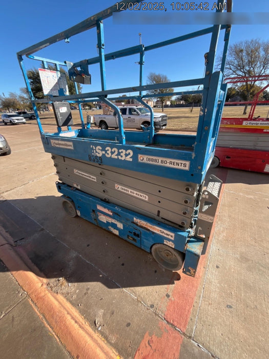 2018 Genie GS-3232 Genie GS3232 Lift w/Folding Rails and Swing Gate