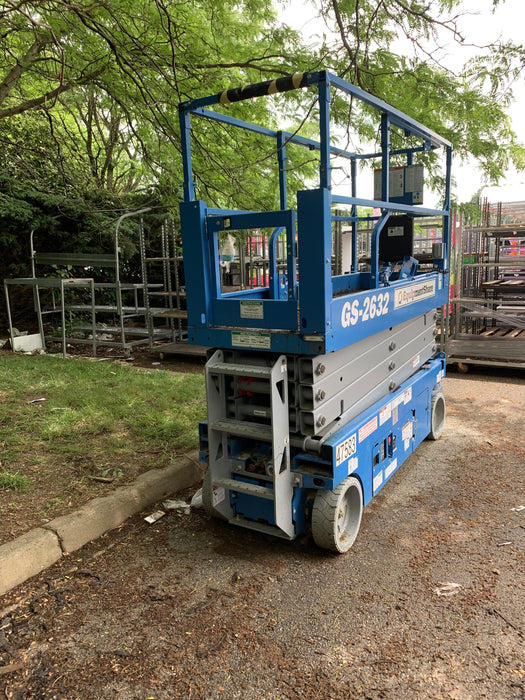 2019 Genie GS-2632 Folding rails with half height swing gate