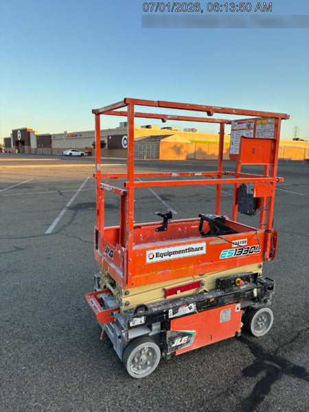 2021 JLG ES1330L