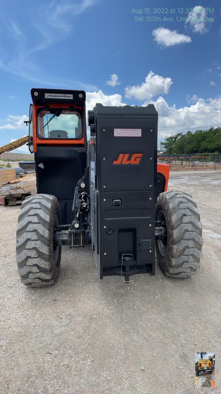2022 JLG 1075