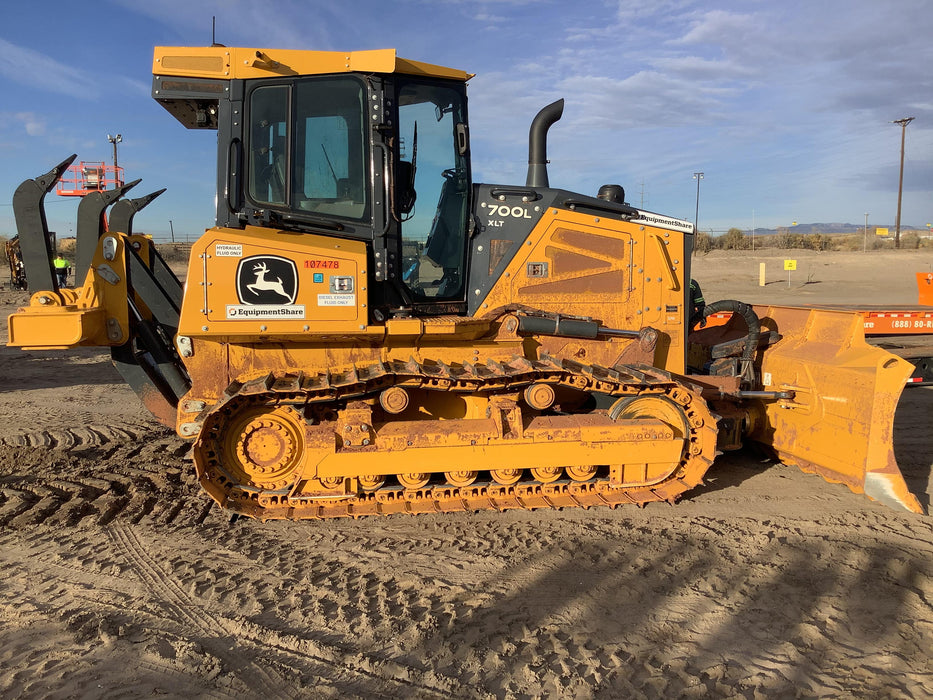 2020 JOHN DEERE 700L