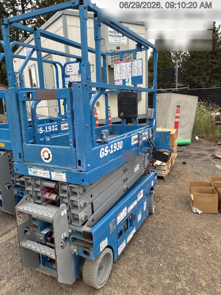 2020 Genie GS-1930 Solid Non Marking Tires, Beacon, Folding rails with half height swing gate, 800W Inverter