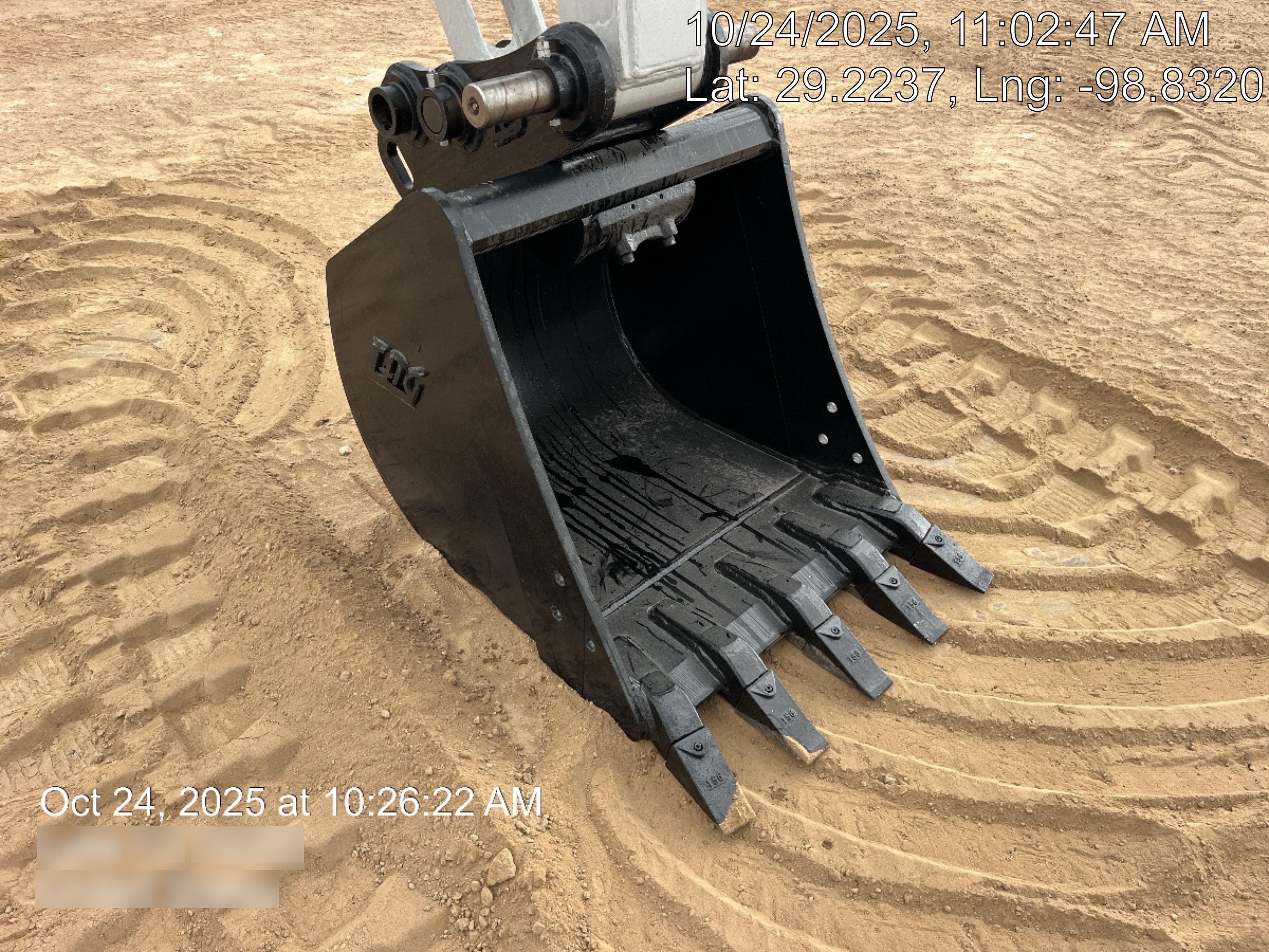 2025 TAKEUCHI 24" Bucket Takeuchi