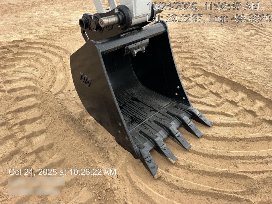 2025 TAKEUCHI 24" Bucket Takeuchi