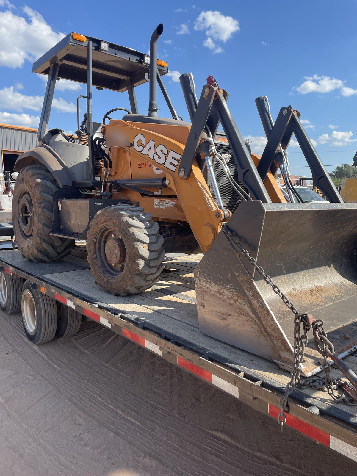 2022 CASE 570N EP