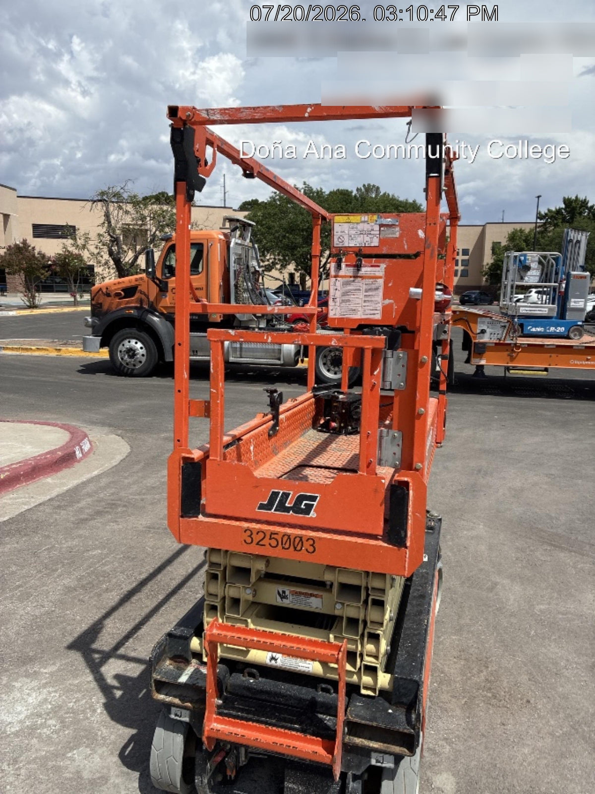 2023 JLG ES1932