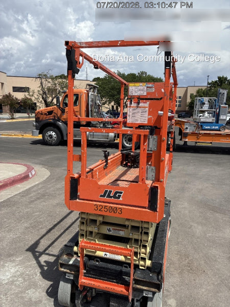2023 JLG ES1932