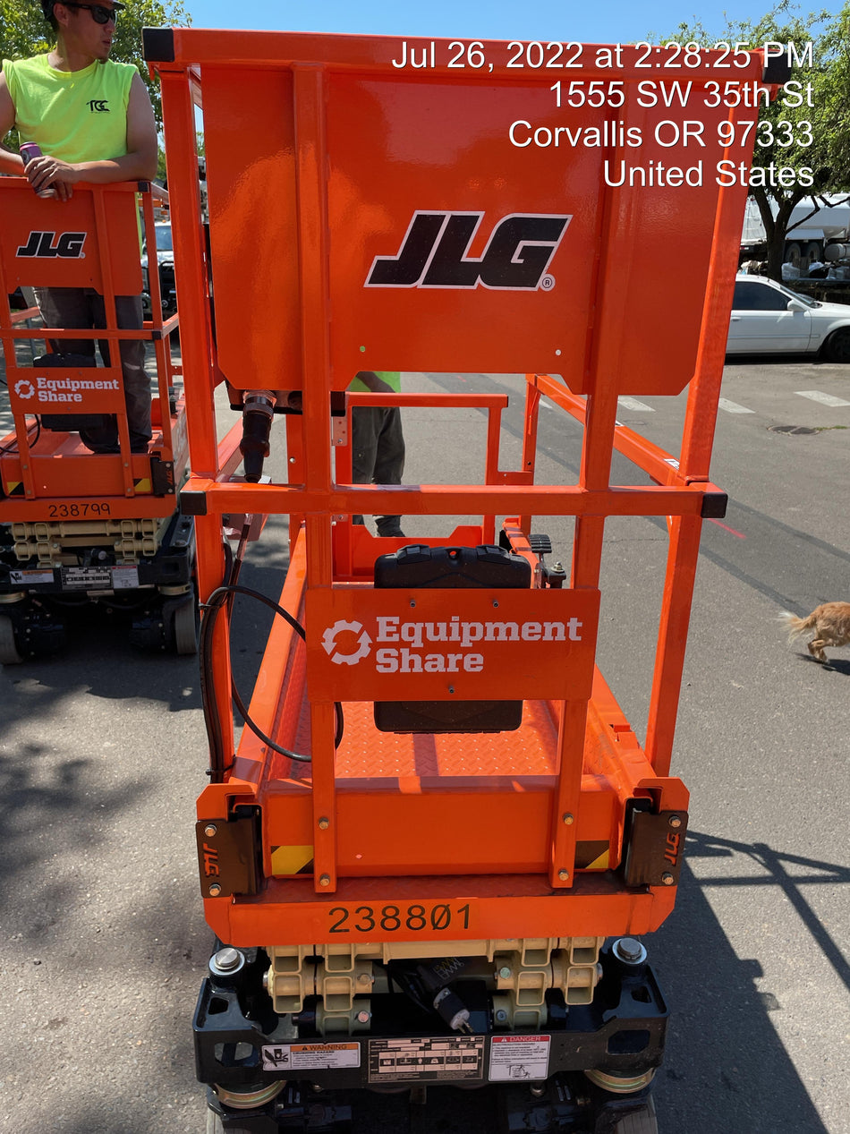 2022 JLG ES1330L