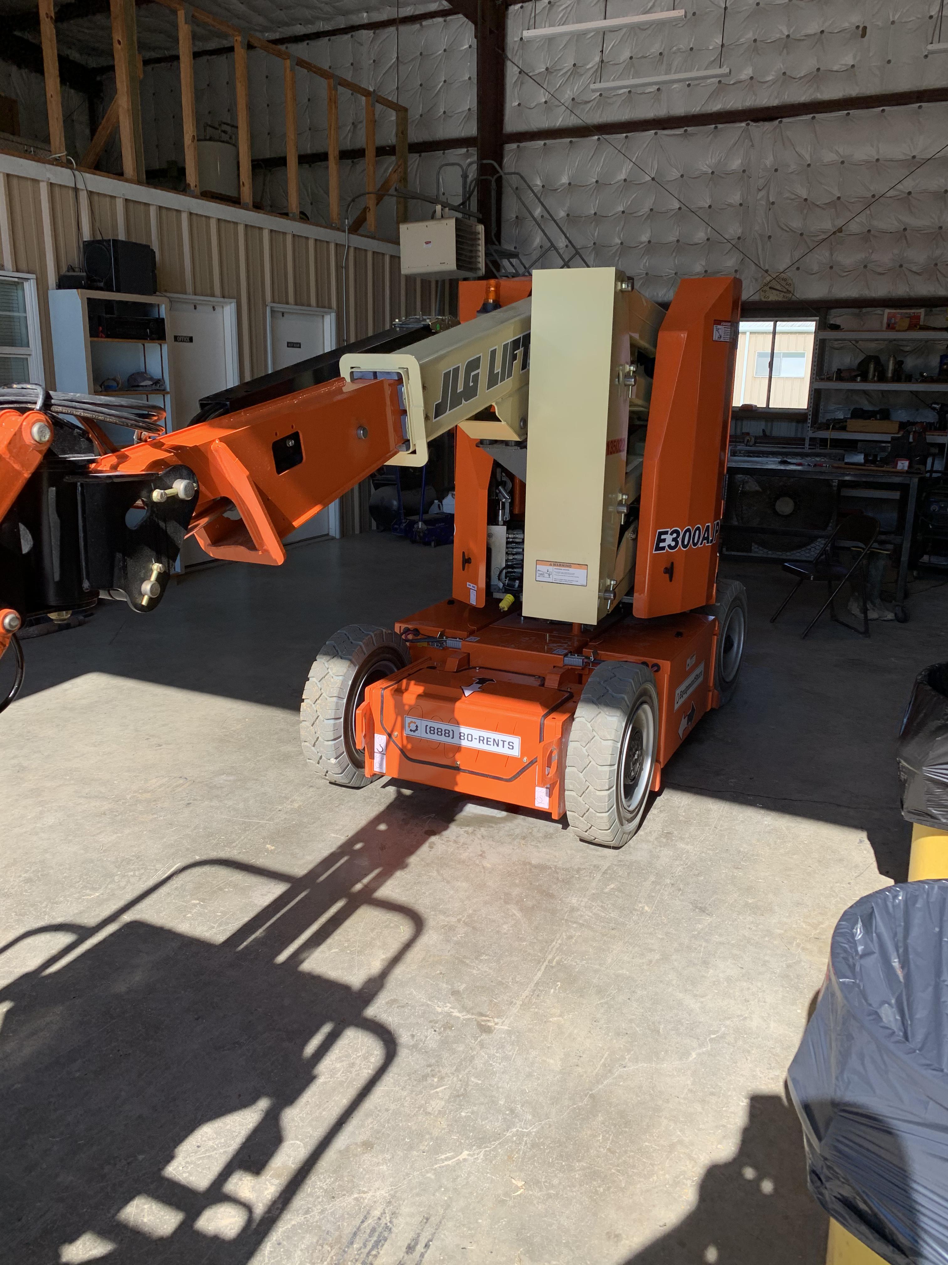 2021 JLG E300AJP