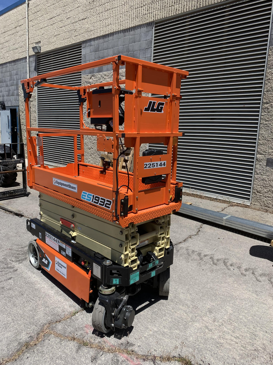 2022 JLG ES1932
