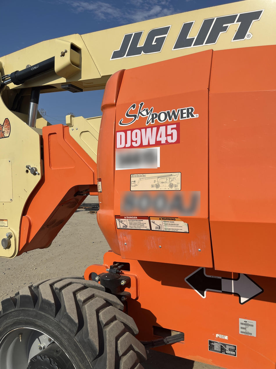 2020 JLG 800AJ