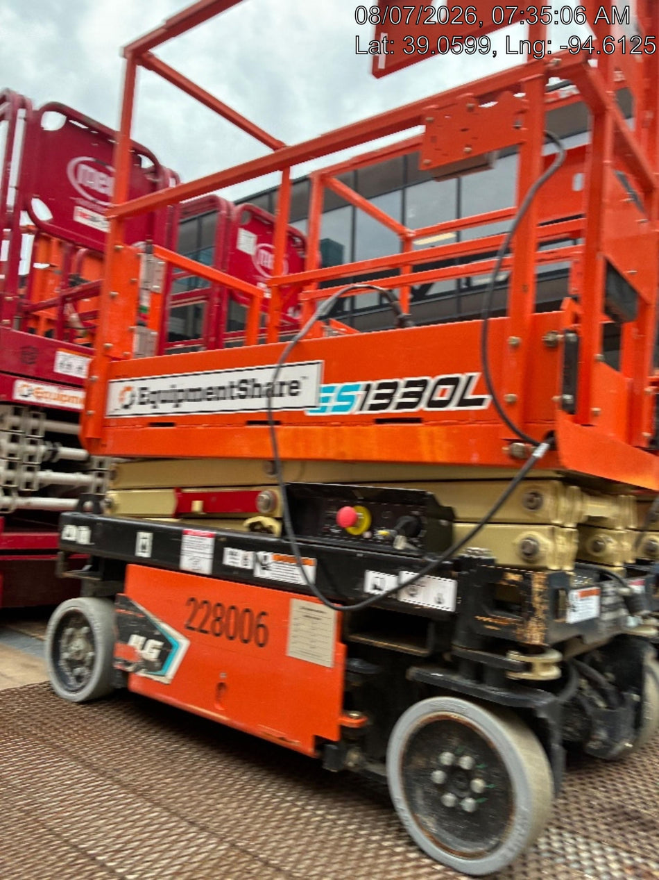 2022 JLG ES1330L