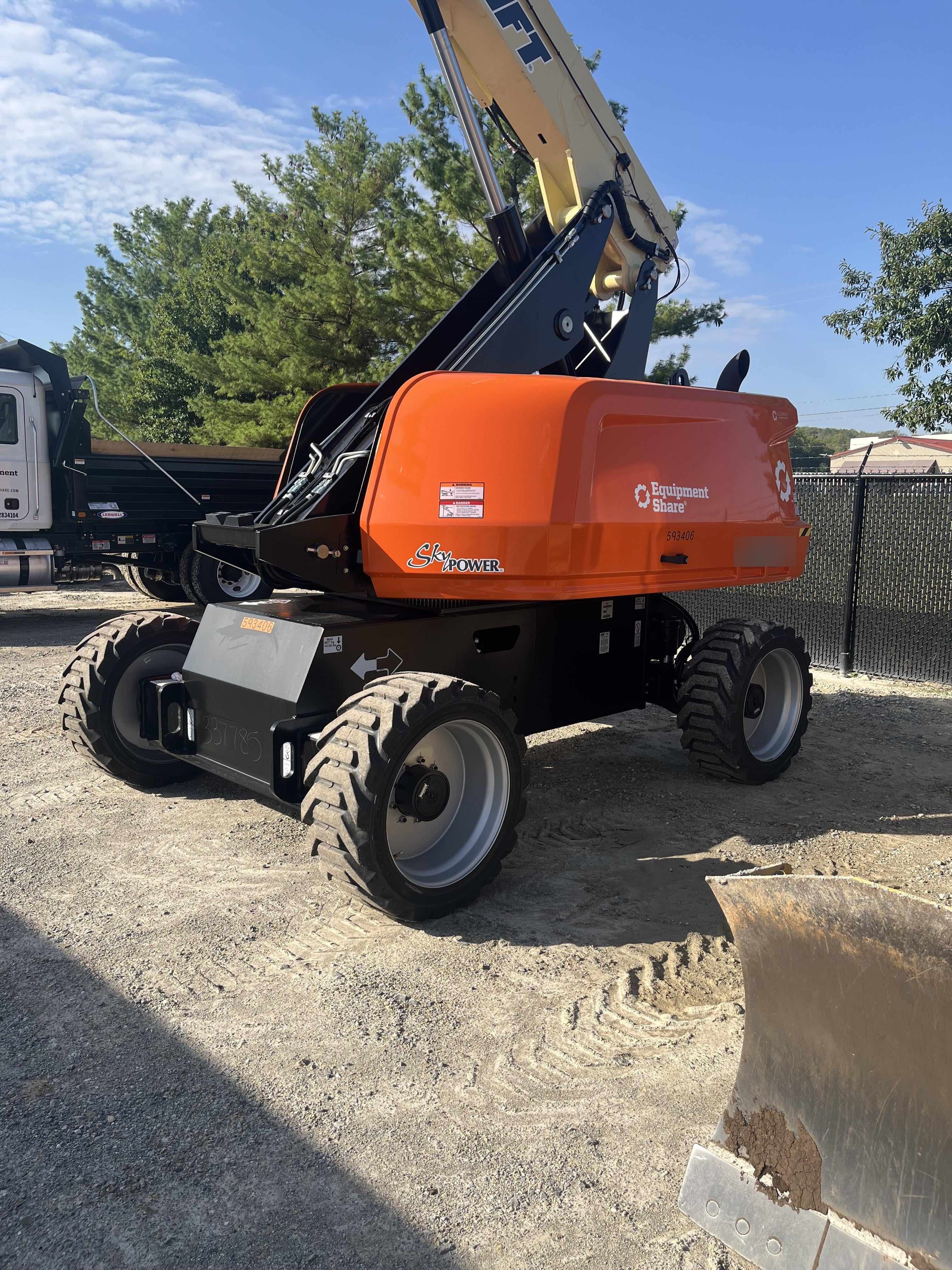 2025 JLG 660SJ