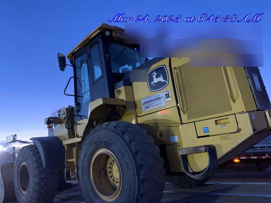 2019 John Deere 524L Cab/Heat/AIR, 3rd Function Hydraulics, Hydraulic JRB QC 2.75 Yd. Bucket, 60" Carriage/72" Forks