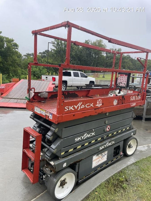 2015 Skyjack SJIII-3226 26' Electric Scissor Lift