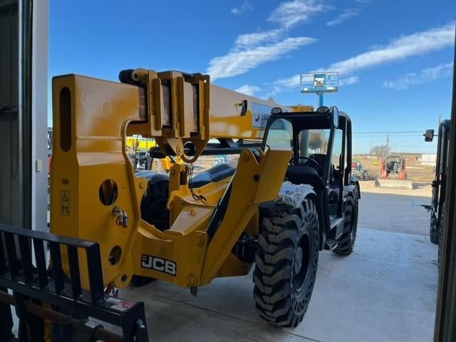 2023 JCB 510-56