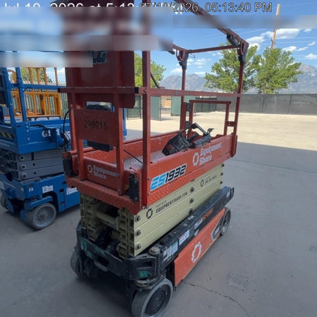 2023 JLG ES1932