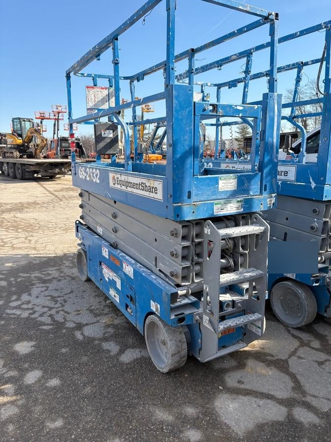 2020 Genie GS-2632 Solid NM Tires, Folding Rails with Half-Height Swing Gate, Beacon