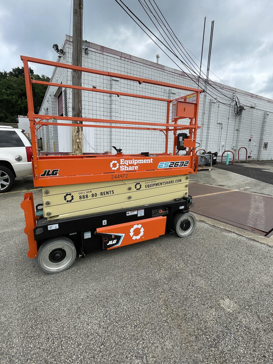 2022 JLG ES2632