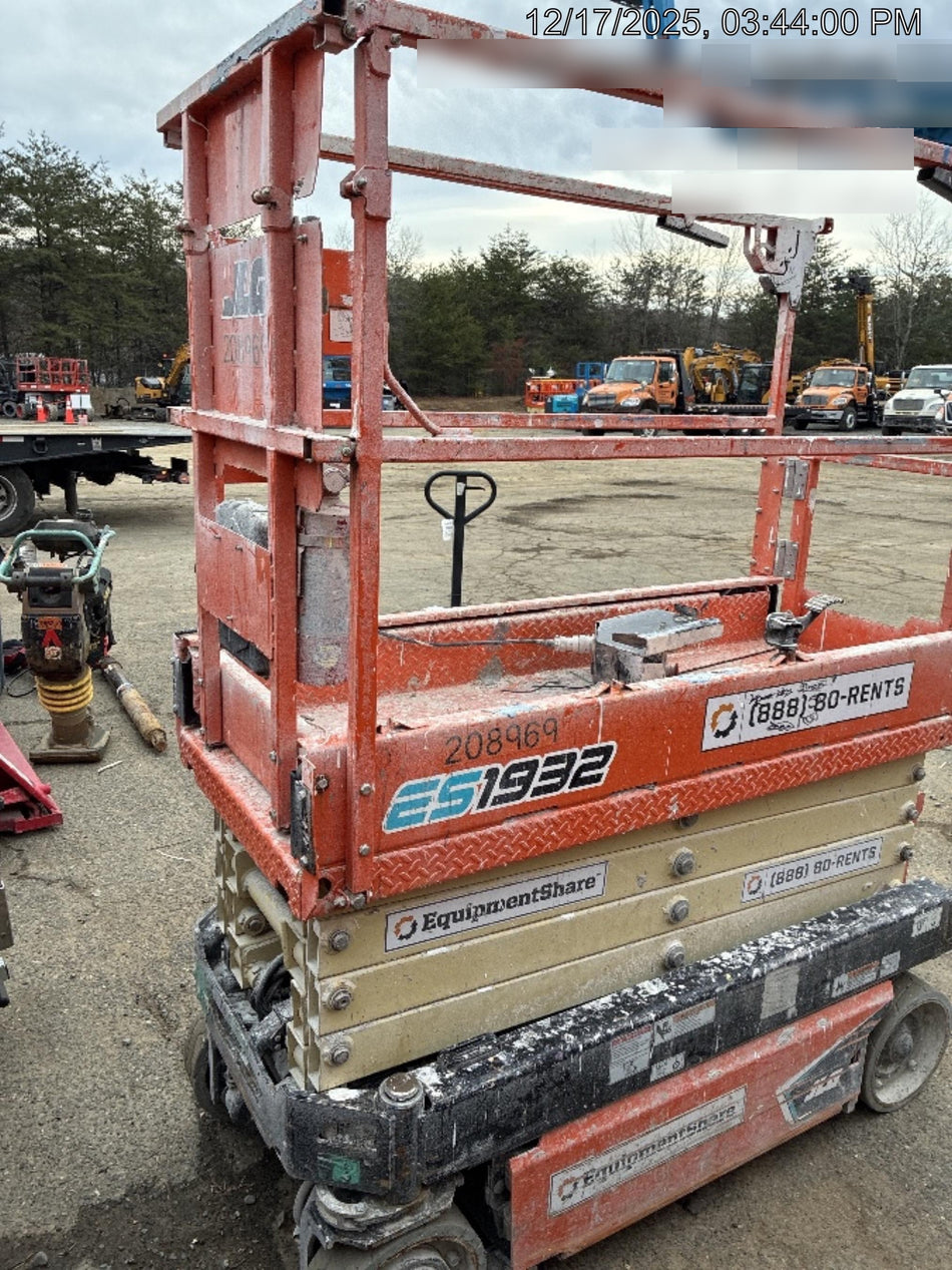 2022 JLG ES1932