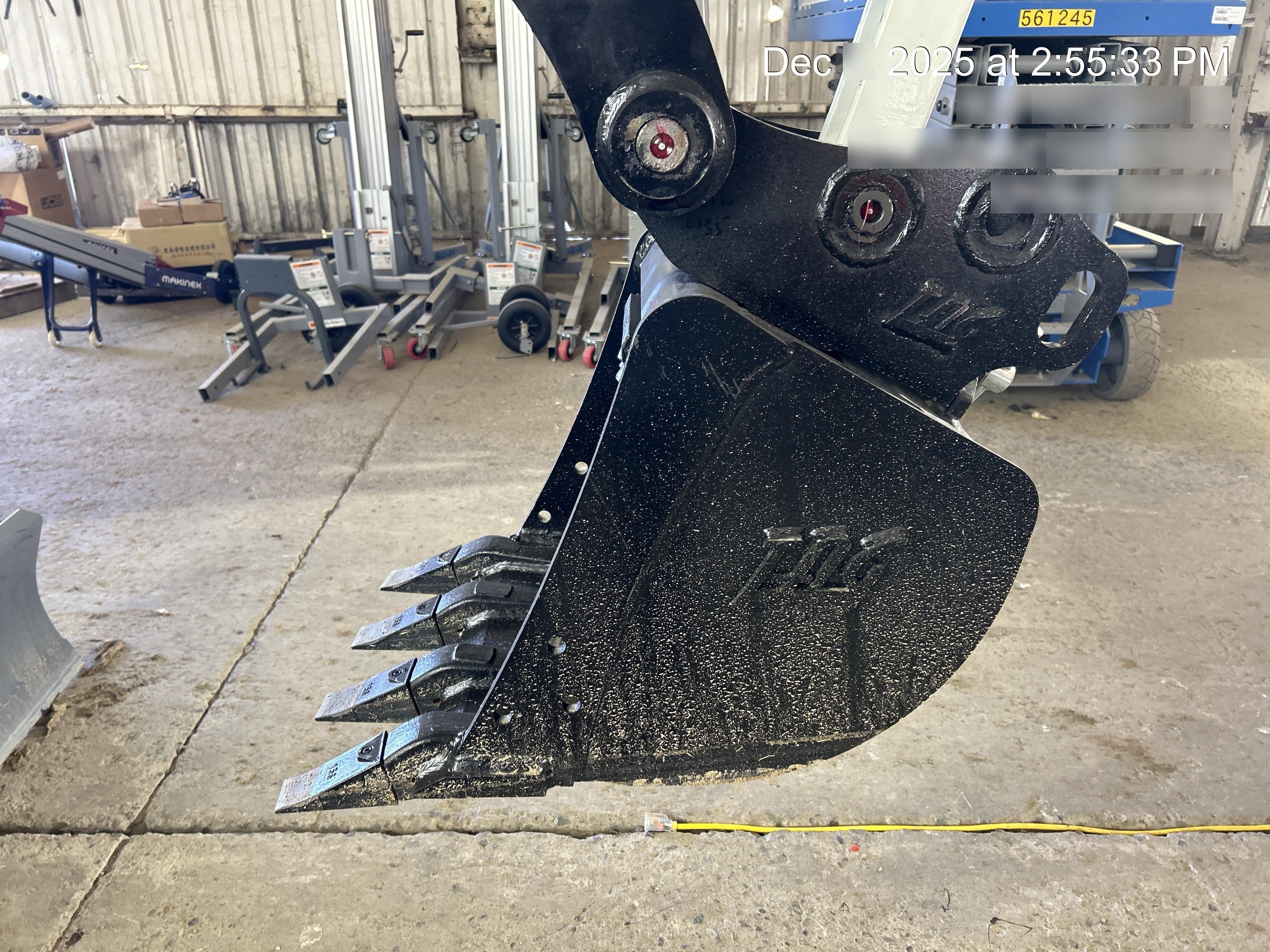2025 TAKEUCHI 18" HD Bucket - Takeuchi