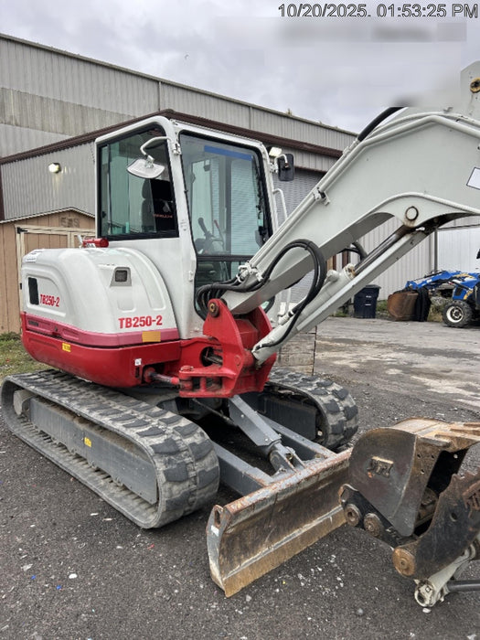 2021 TAKEUCHI TB250-2C