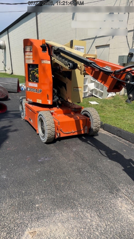 2019 JLG E300AJP