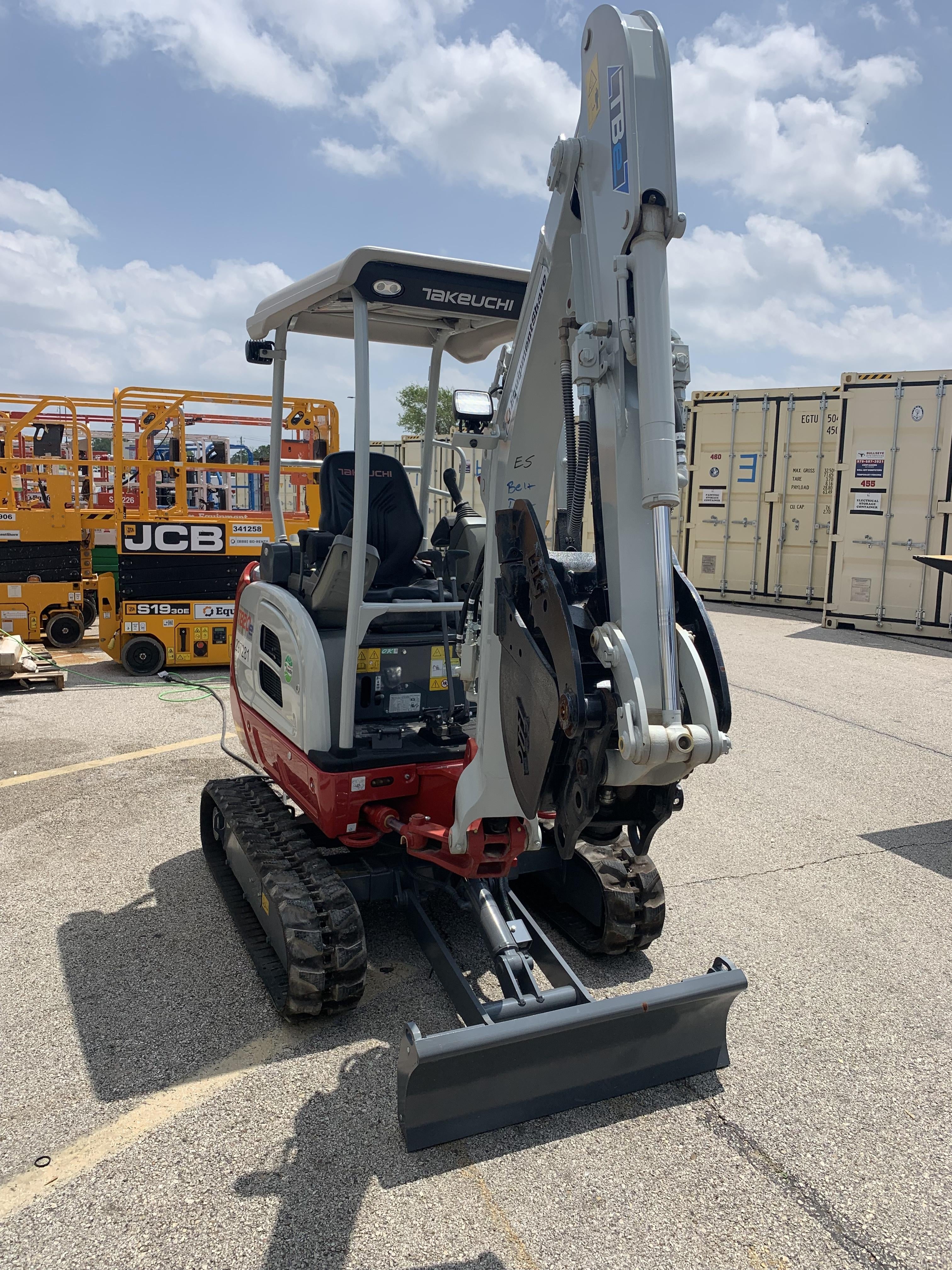 2023 TAKEUCHI TB20e