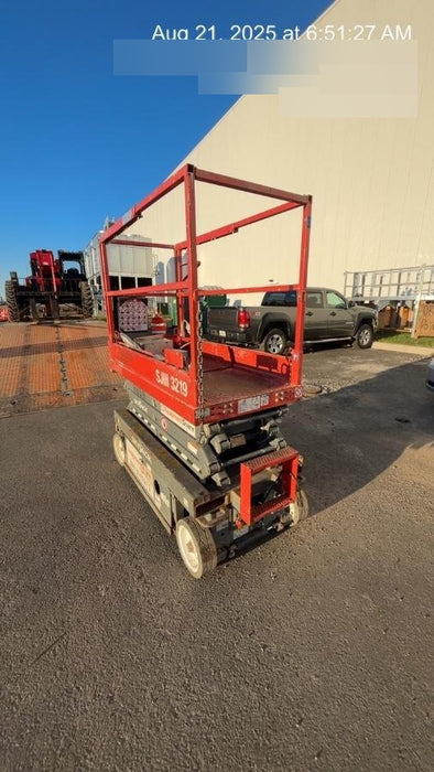 2018 Skyjack SJIII-3219 Skyjack SJIII3219 Scissor Lift w/Trojan Batteries