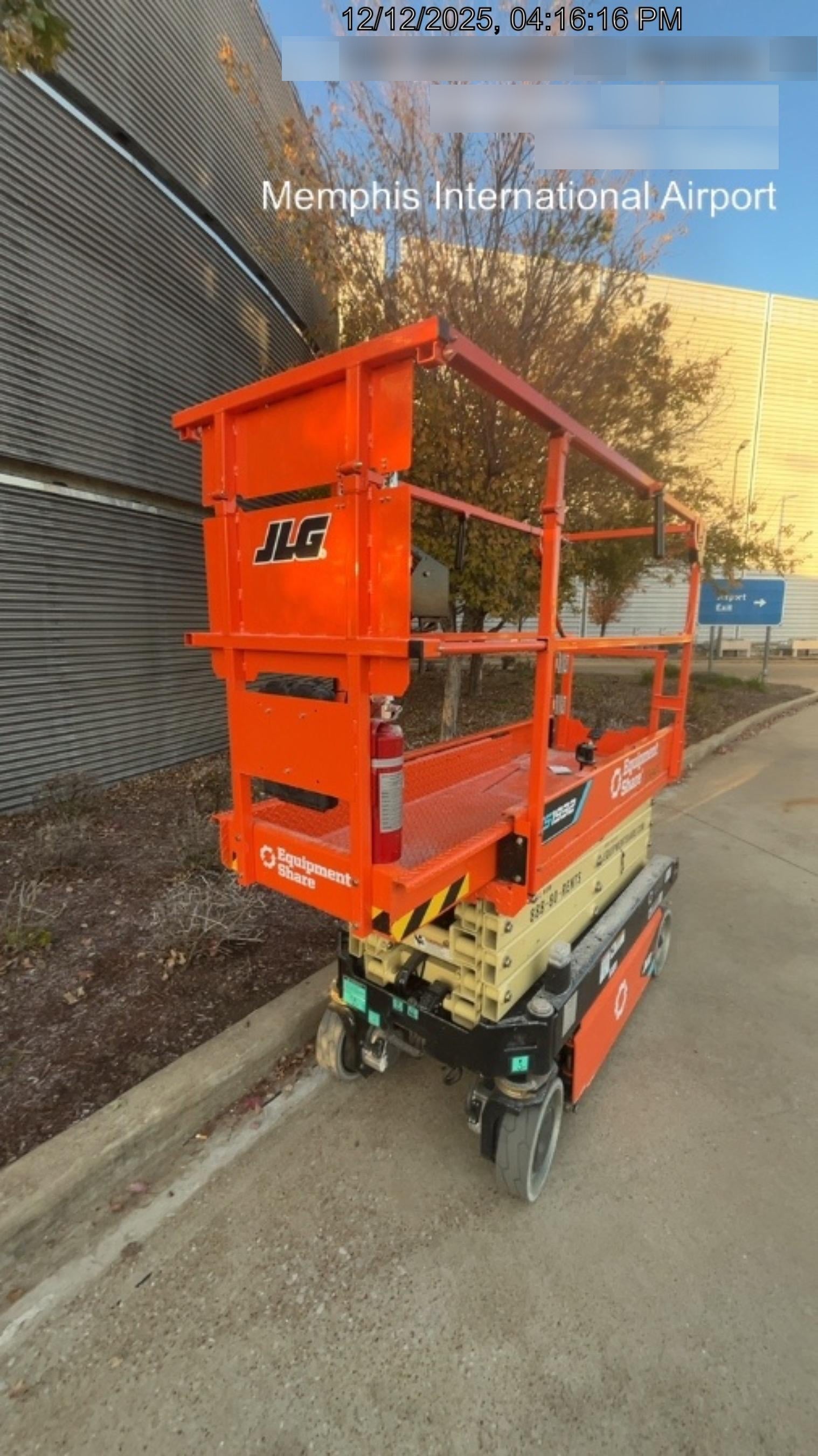 2025 JLG ES1932
