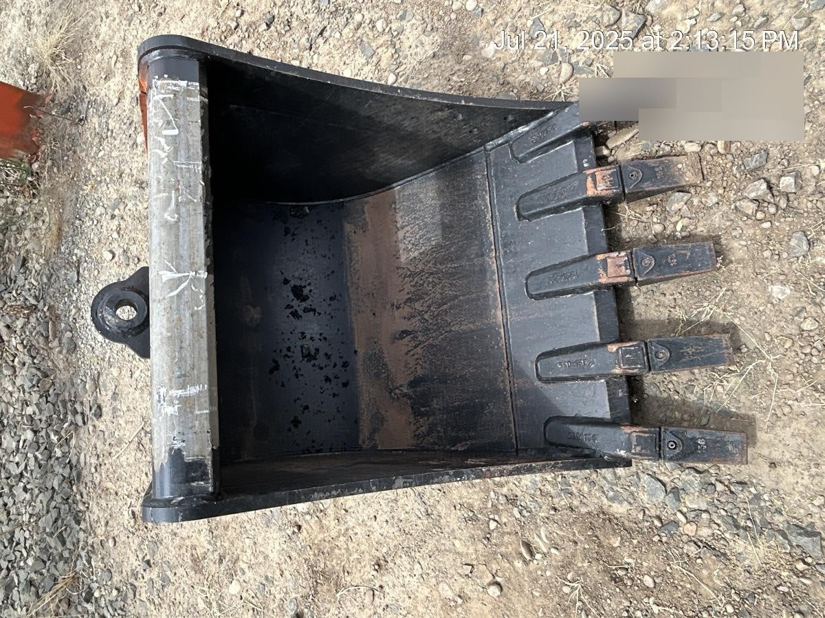 2025 TAKEUCHI 24" Bucket Takeuchi