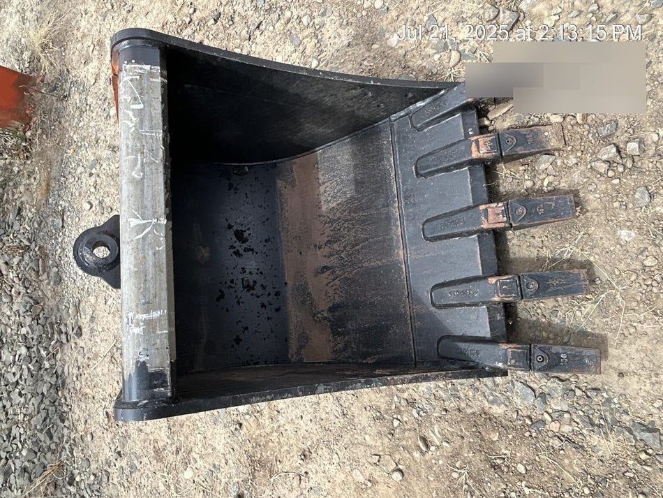 2025 TAKEUCHI 24" Bucket Takeuchi