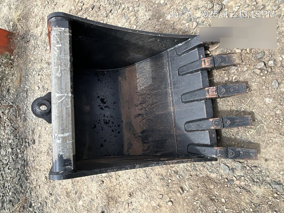 2025 TAKEUCHI 24" Bucket Takeuchi