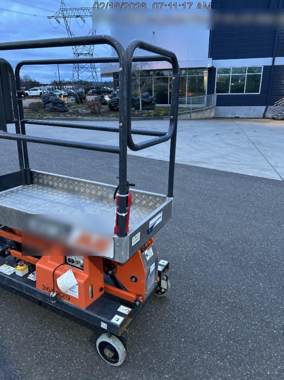 2023 JLG 1030P