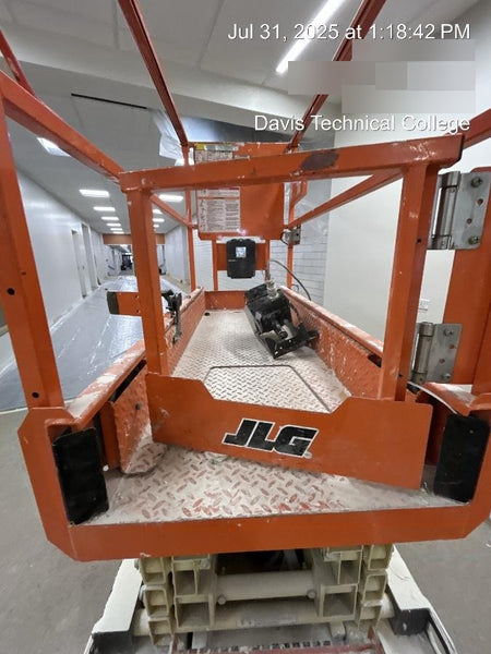 2023 JLG ES1932