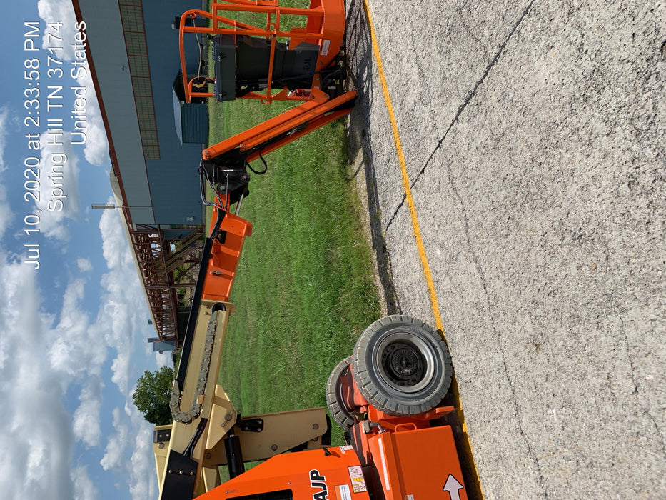 2019 JLG E300AJP